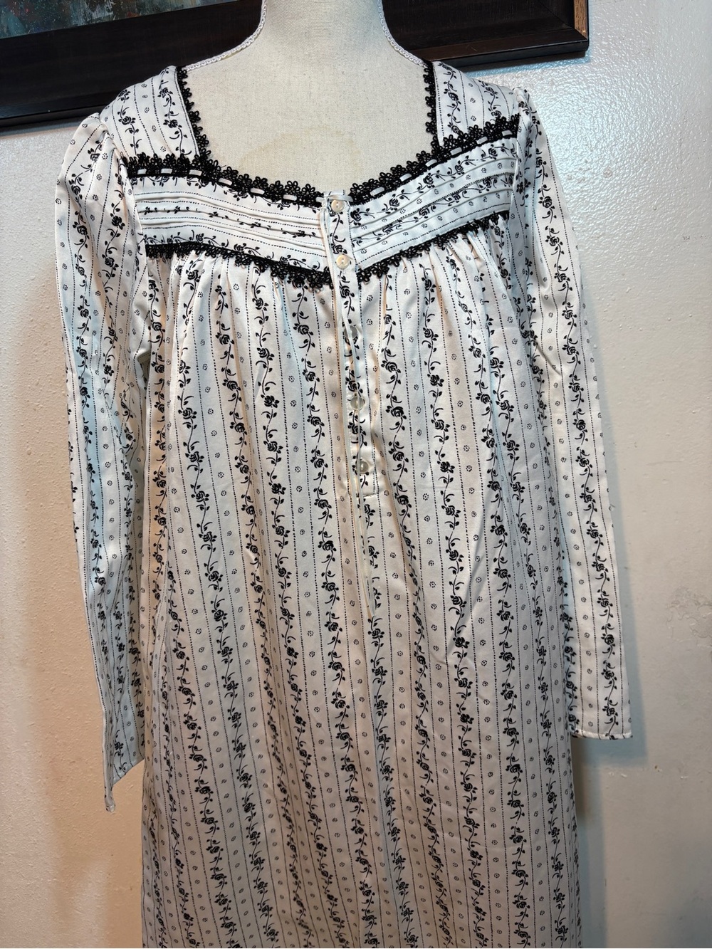 croft & barrow White Long-Sleeve Floral Stripe Nightdress with Black Trim